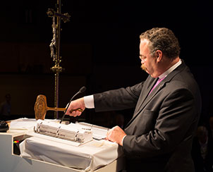 The Rev. Dr. Matthew C. Harrison bangs the historic gavel to close the 2013 LCMS convention. (LCMS Communications)