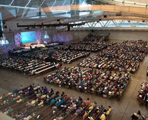 Author Donna Pyle leads Bible studies on John 4:1-30 during the Lutheran Women's Missionary League convention. (Lutheran Women's Missionary League/BBM Photo)