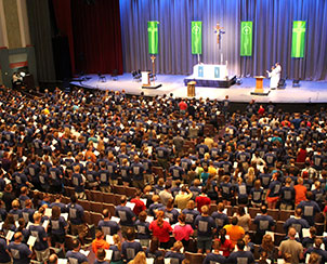 Participants in the 2013 Higher Things conference at Purdue University, West Lafayette, Ind., take part in one of several daily worship services. Worship was integral to this summer’s conferences, which also were held in Tacoma, Wash., and Scranton, Pa. (Higher Things/Ann Osburn)