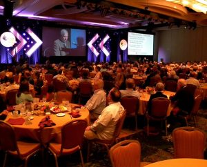 Participants in the 2013 Lutheran Church Extension Fund Fall Leadership Conference, which met Nov. 22-24 in San Antonio, sing “Come, ye thankful people, come” — led by the Rev. Dr. Terry Dittmer, this year’s recipient of LCEF’s Making a Real Difference Award. (LCMS Communications/Joe Isenhower Jr.)