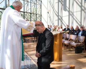 LCMS Missouri District President Rev. Dr. Ray Mirly installs Chaplain Craig G. Muehler, director of the Synod’s Ministry to the Armed Forces, Sept. 24 in St. Louis. (LCMS/Frank Kohn)