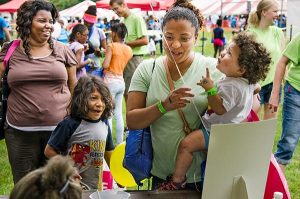 Visitors to Ferguson's "Day of Hope" talk with LCMS volunteers. (LCMS/Frank Kohn)