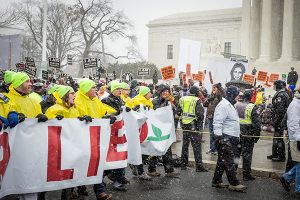 Lutherans march past counter-protestors at the 2016 March for Life Jan. 22 in Washington, D.C. (Michael Schuermann for LCMS Communications)