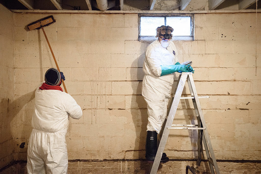 Brent Amidon of Mount Pulaski, Ill., and Traci Grever of Palatine, Ill., clean the walls of a home affected by a December flood during a volunteer cleanup event Jan. 9 in Watseka, Ill. (LCMS/Erik M. Lunsford)