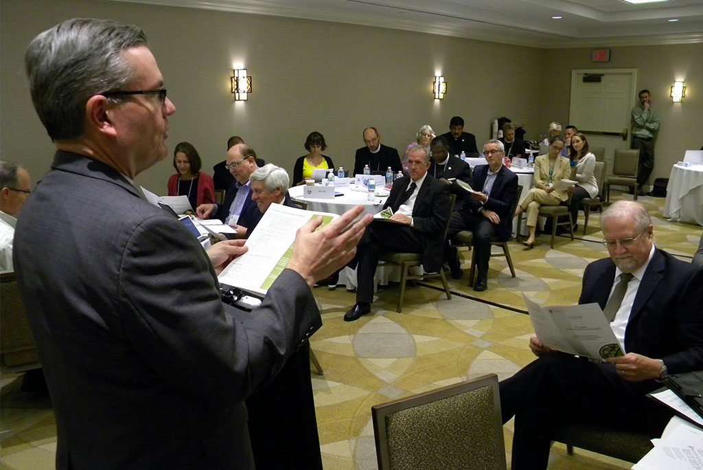 LCMS Chief Mission Officer Rev. Kevin Robson introduces discussion of a document titled “Life Together — A Guide to Board Duties and Etiquette” during a joint orientation session for the Synod’s Board of Directors and its two mission boards. (LCMS/Joe Isenhower Jr.) 