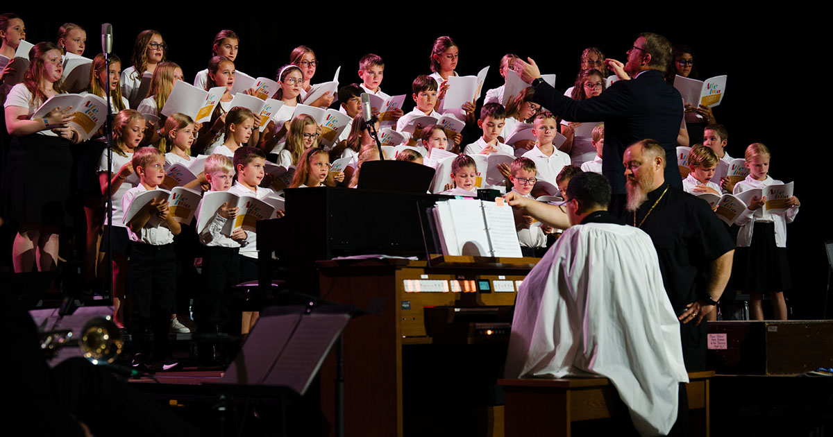 The Rev. Dr. Jonathan Rudy, kantor at Grace Lutheran Church, Clarksville, Tenn., plays organ, and Jonathan Busarow, executive artistic director of the Fort Wayne Children’s Choir, directs a special convention children’s choir during the Opening Divine Service of the 69th Regular Convention of The Lutheran Church—Missouri Synod on July 18 at the Phoenix Convention Center in downtown Phoenix. (LCMS/Erik M. Lunsford)