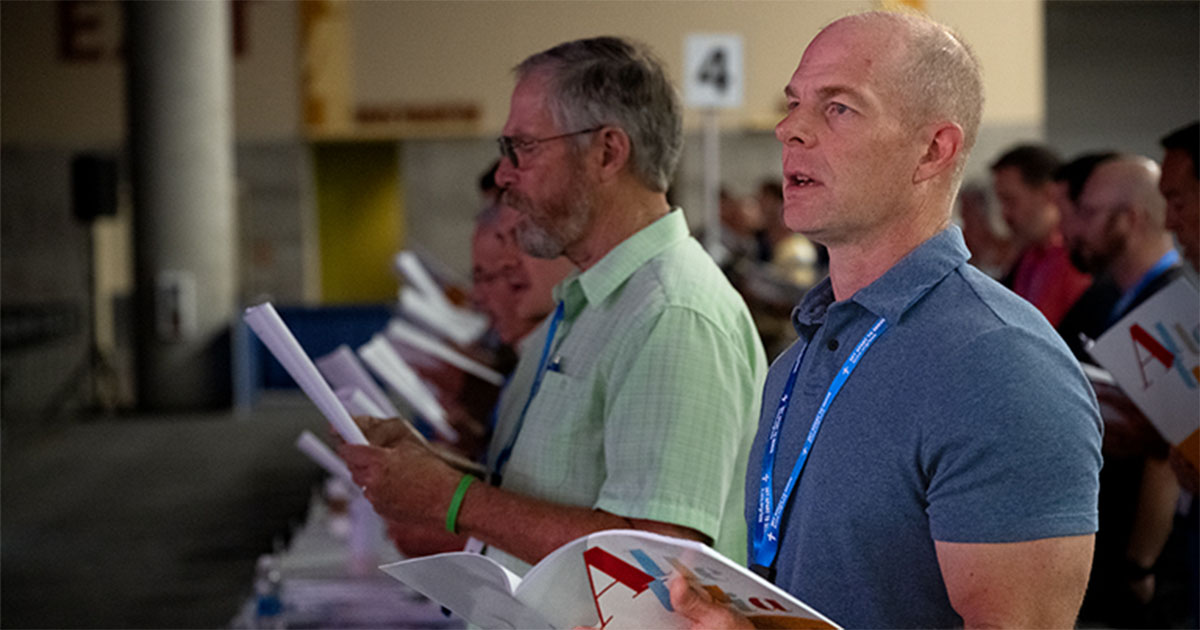 The Rev. Jared Melius sings the final hymn of the 69th Regular Convention of The Lutheran Church—Missouri Synod in Phoenix on July 23. (LCMS/Frank Kohn)